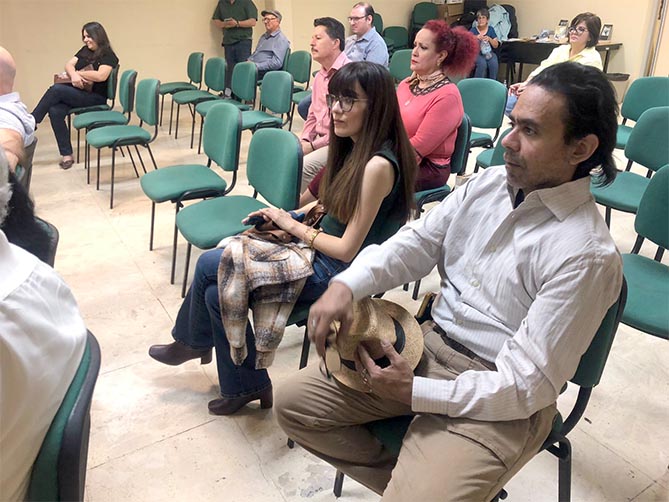 Asistentes a la presentación de Historias Cubiertas de Escarcha